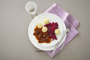 apetito Menüservice Braten mit Klößen und Rotkohl