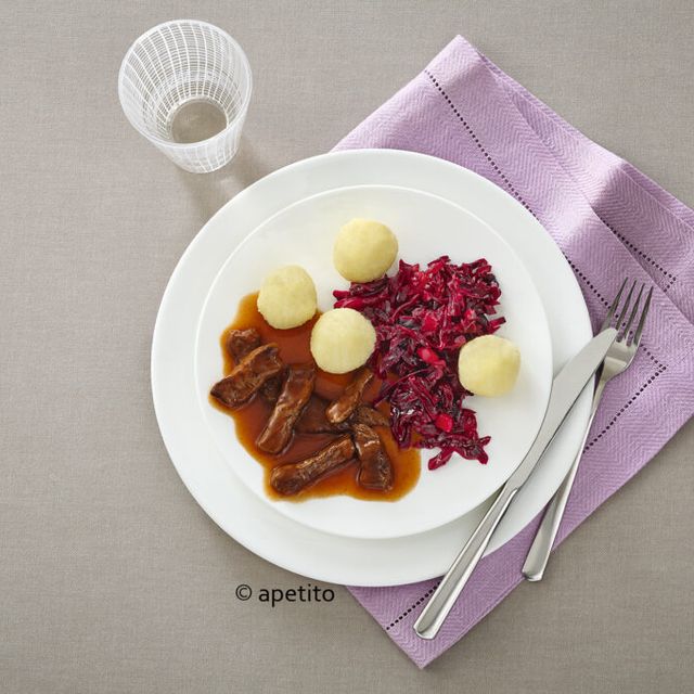 apetito Menüservice Braten mit Klößen und Rotkohl